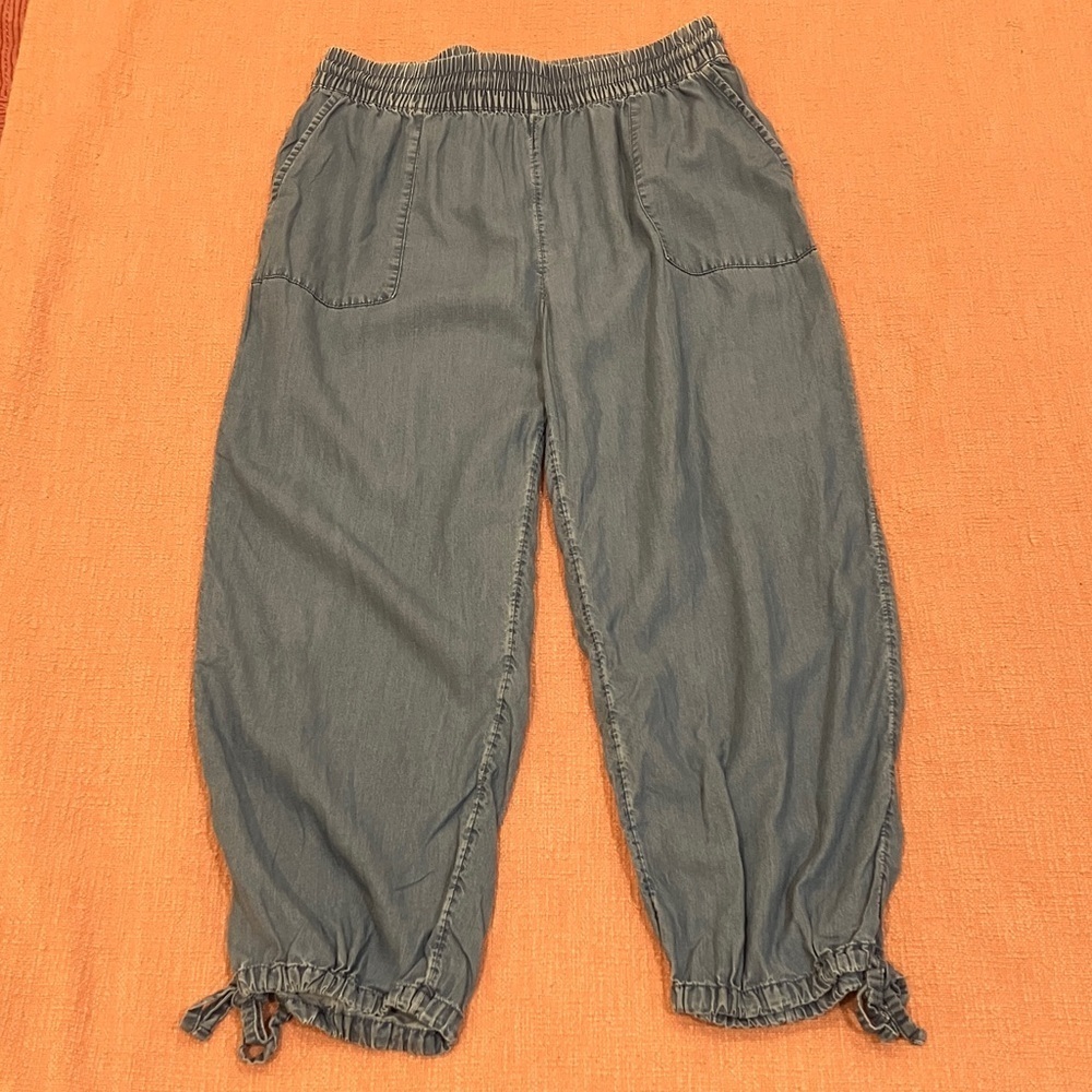 Lightweight blue denim wm’s Capris